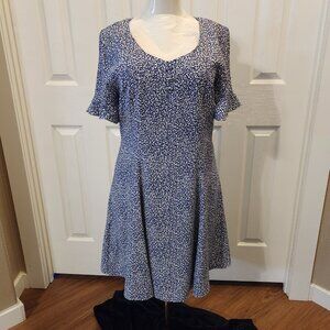 Fun & flirty casual dress with tie in the back